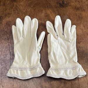 Elegant Cream Gloves with Trim